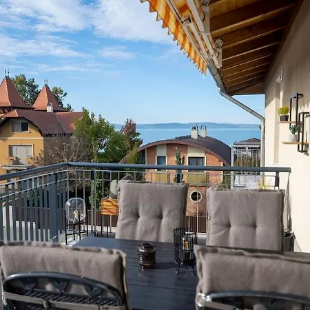 Apartament Panoramas Lakas A Balatonnal, *