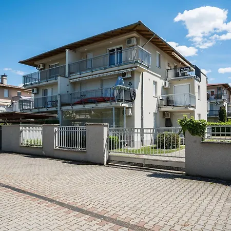 Apartament Panoramas Lakas A Balatonnal, *