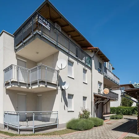 Panoramas Lakas A Balatonnal, Apartament